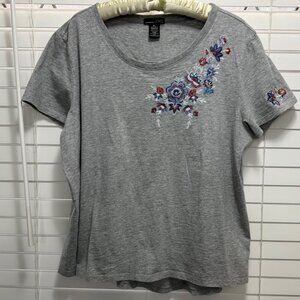 RXB Women's heather grey floral embroidered short sleeve tee shirt; Size XL